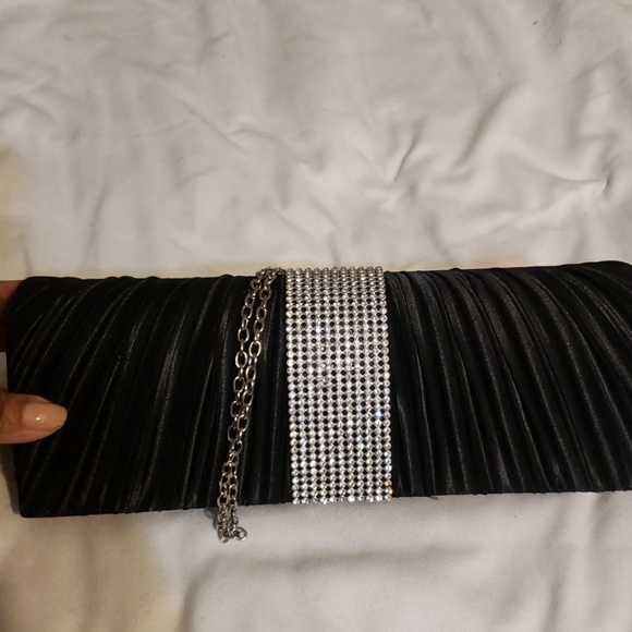 Clutch - Picture 2 of 8